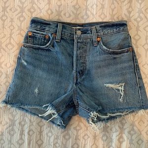 NWOT Light Wash Womens Mid-Rise Cutoff Denim